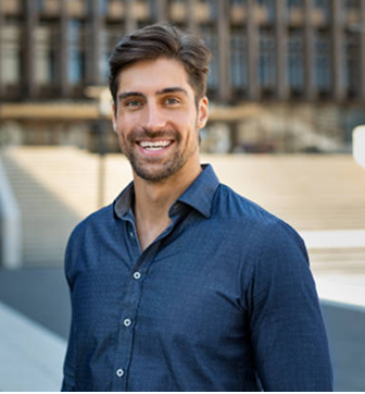 Thomas Rodriguez, a freelance developer offering a spare room